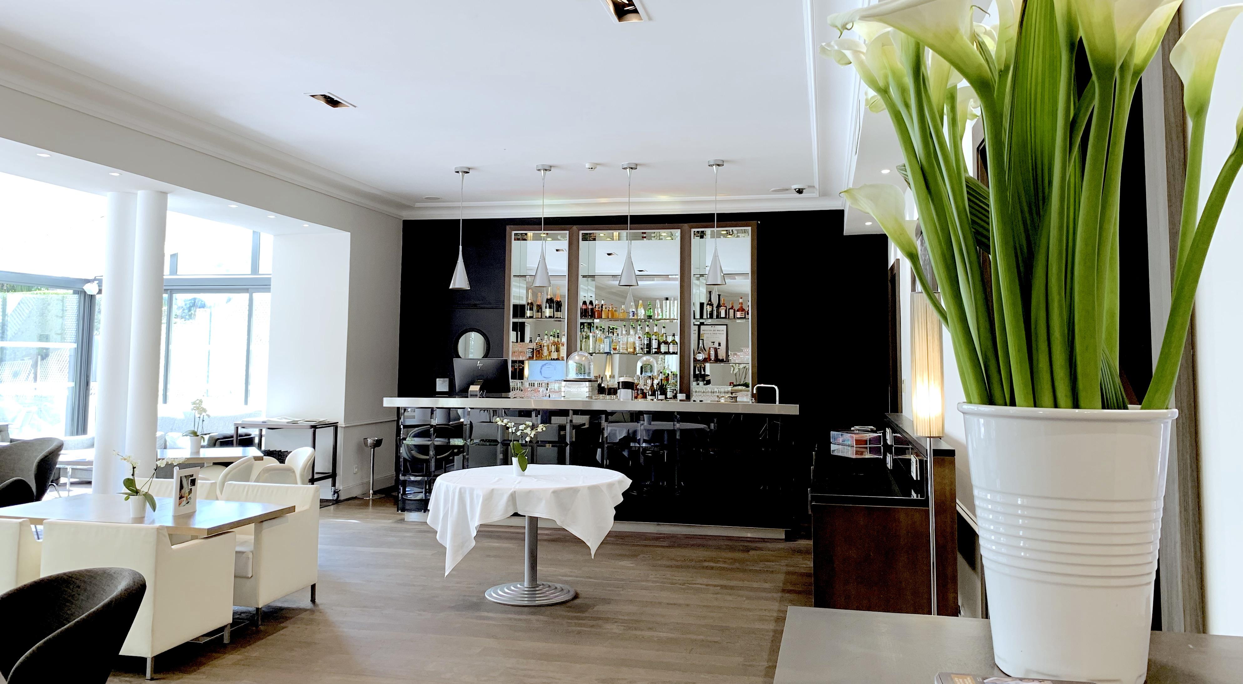 Hotel Le Canberra Кан Екстериор снимка