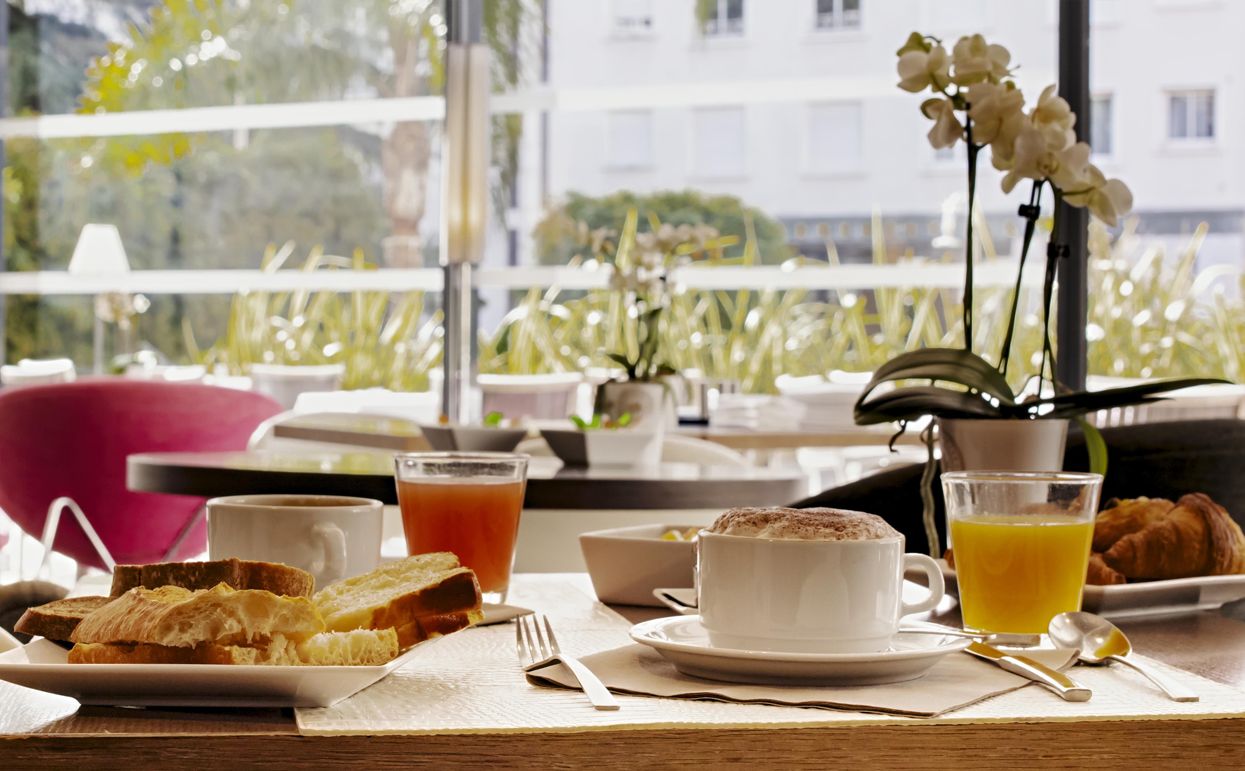 Hotel Le Canberra Кан Екстериор снимка
